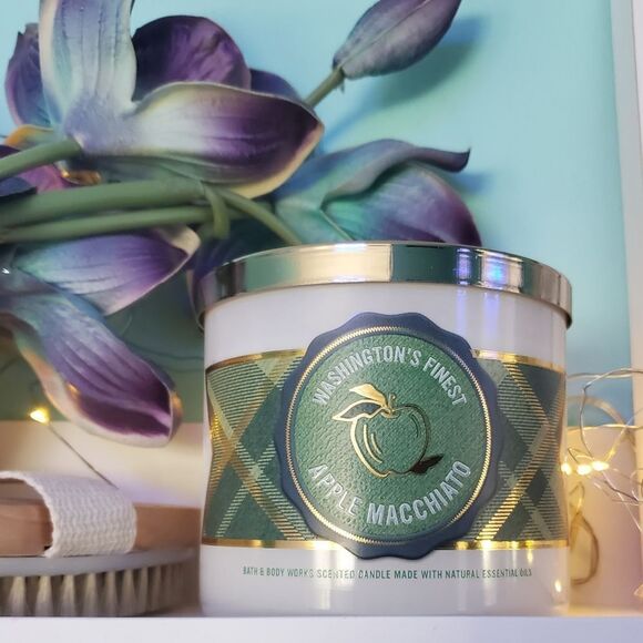 Bath and Body Works Apple Macchiato 3 Wick candle - Picture 2 of 6